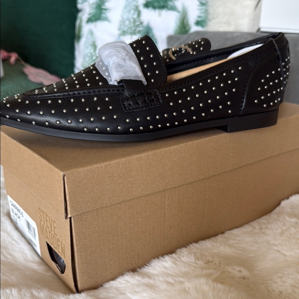 Steve Madden Black Studded Flats